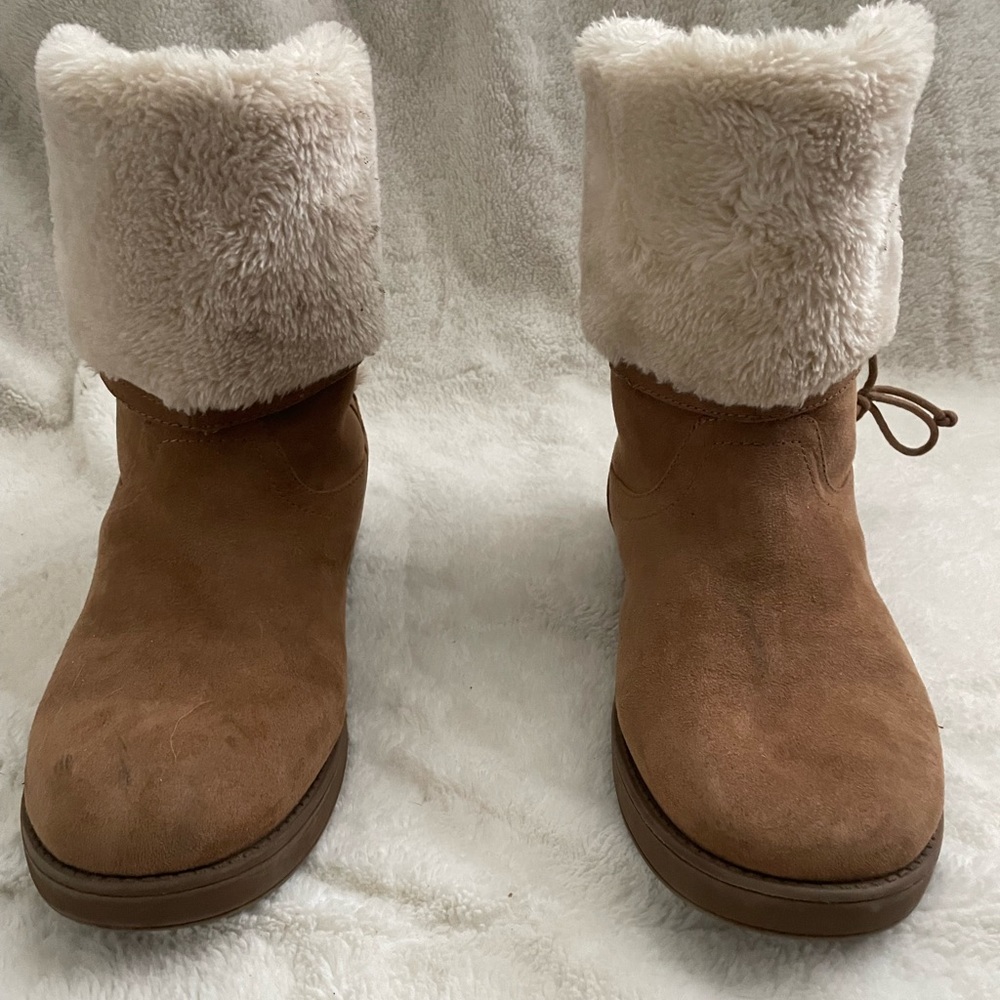 QBG 9 1/2 brown and white